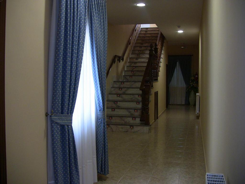 Hotel Los Hermanos Ocaña Стая снимка