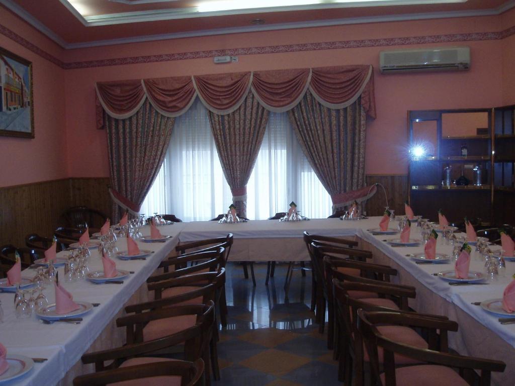Hotel Los Hermanos Ocaña Екстериор снимка