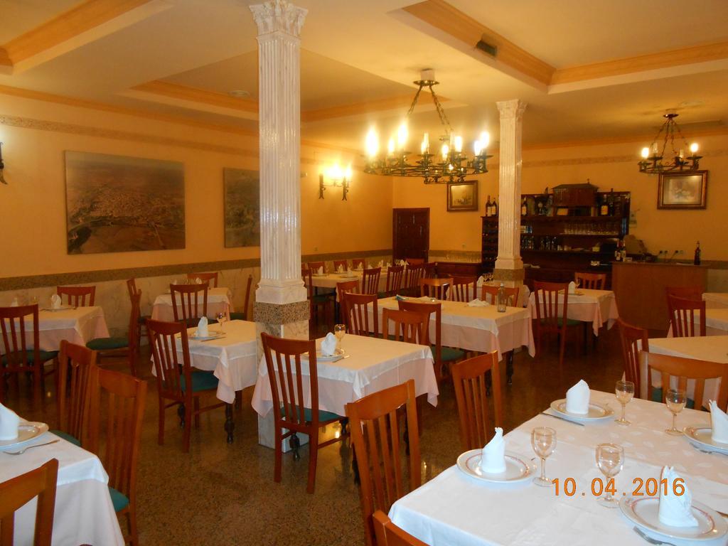Hotel Los Hermanos Ocaña Екстериор снимка