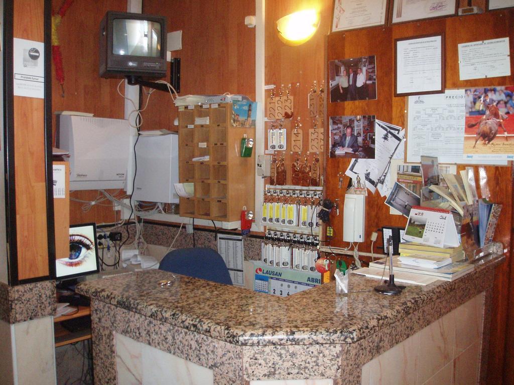 Hotel Los Hermanos Ocaña Екстериор снимка