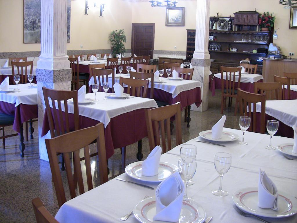 Hotel Los Hermanos Ocaña Екстериор снимка