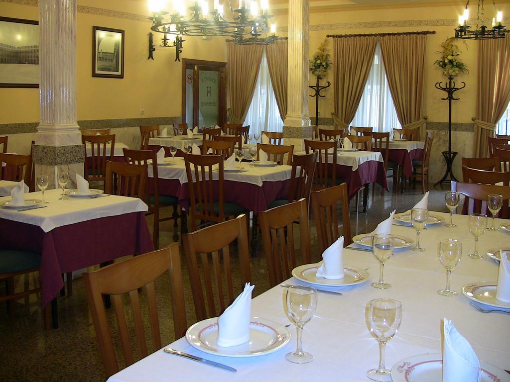 Hotel Los Hermanos Ocaña Екстериор снимка