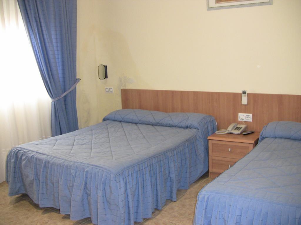 Hotel Los Hermanos Ocaña Екстериор снимка