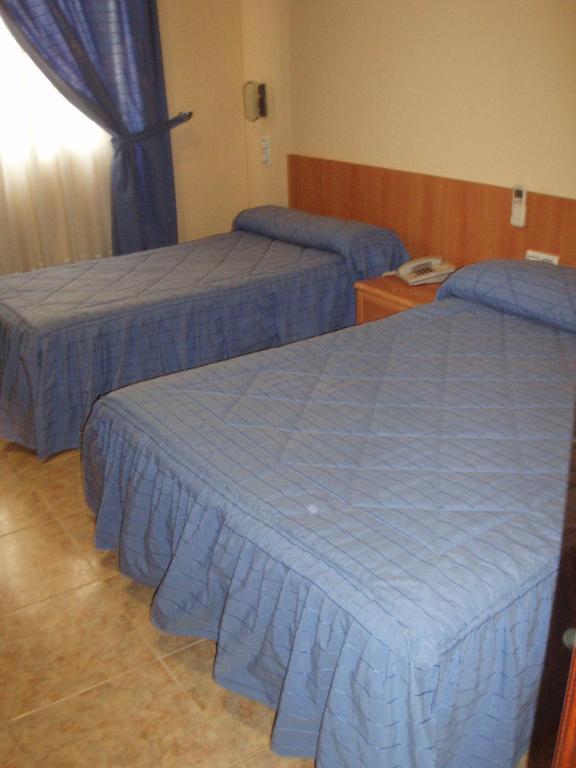 Hotel Los Hermanos Ocaña Стая снимка