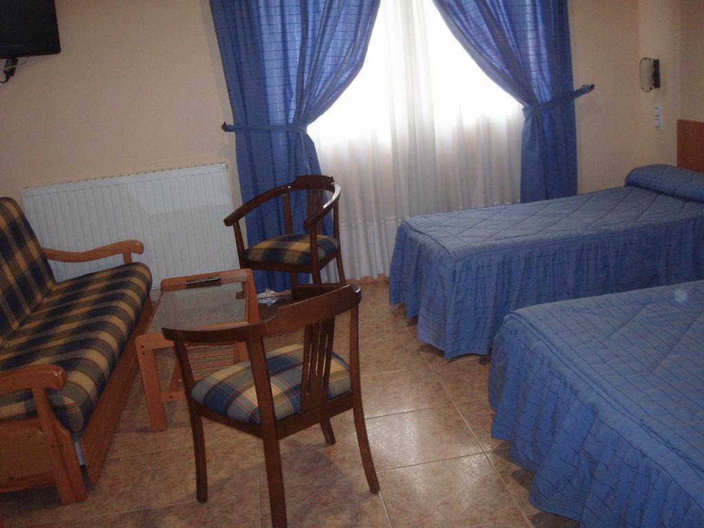 Hotel Los Hermanos Ocaña Стая снимка