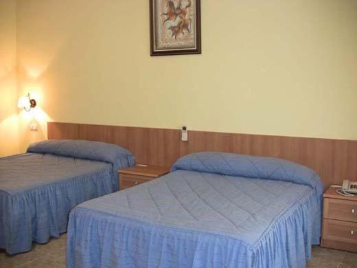 Hotel Los Hermanos Ocaña Стая снимка